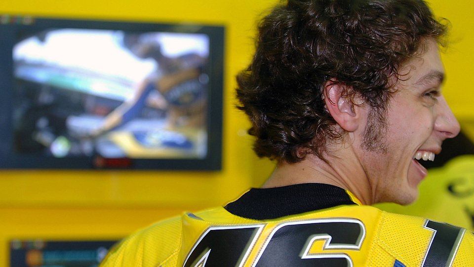Valentino Rossi kann man zumindest noch zwei Jahre von einem MotoGP-Gefährt lachen sehen, Foto: Yamaha