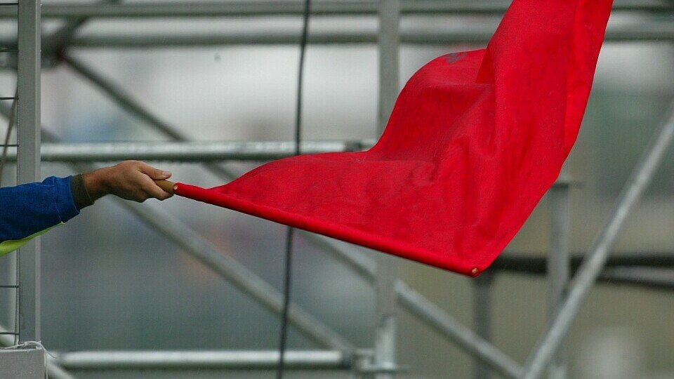Das Rennen wurde mit der roten Flagge unterbrochen, Foto: Sutton