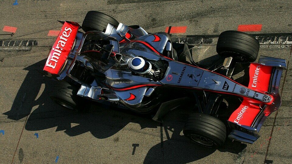 Mika Häkkinen griff erstmals seit 2001 ins McLaren-Lenkrad., Foto: Sutton