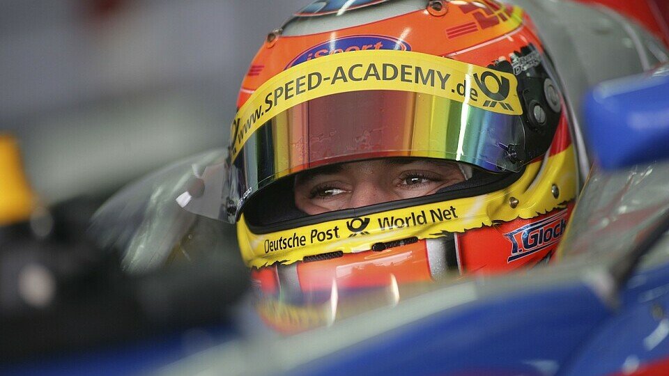 Timo arbeitet weiter an Verbesserungen., Foto: GP2 Timo arbeitet weiter an Verbesserungen., Foto: GP2