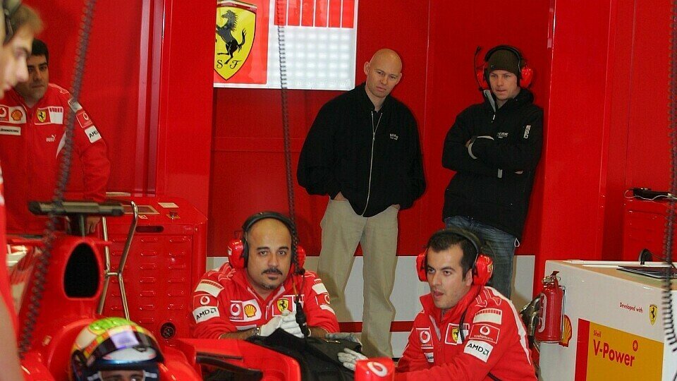 Wie läuft es bei Ferrari, sobald Räikkönen im Auto sitzt?, Foto: Sutton