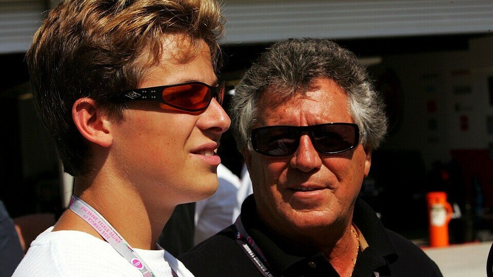 Mario Andretti ist stolz auf seinen Enkel, Foto: Sutton