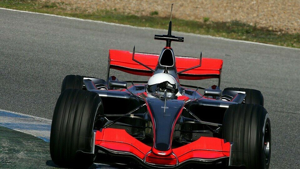 Fernando Alonso sammelte seine ersten Erfahrungen im McLaren, Foto: Sutton