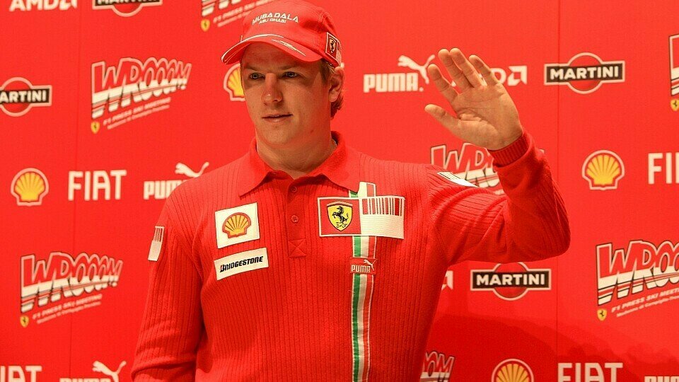 Kimi Räikkönen grüßt ab sofort in roter Montur., Foto: Sutton