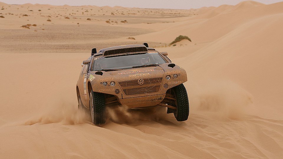 Auch Sainz kämpfte gegen den Sand., Foto: VW-Motorsport
