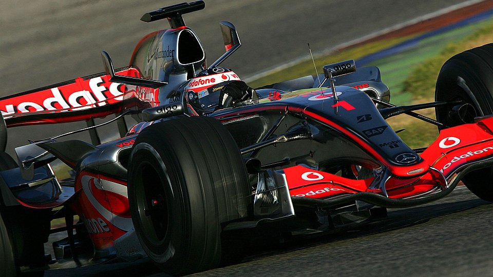 Alonso gab mit dem MP4-22 sofort richtig Gas., Foto: Sutton