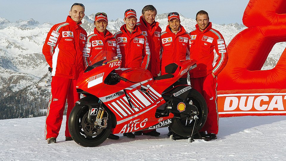 Die Mannschaft und die Maschine stehen bereit, Foto: Ducati