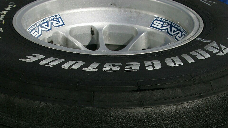 Die Reifen werden optisch markiert., Foto: Sutton