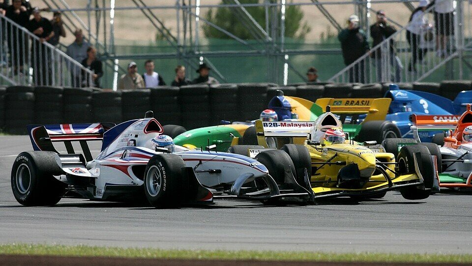 Malaysia und Großbritannien kollidierten in Runde eins, Foto: A1 GP Malaysia und Großbritannien kollidierten in Runde eins, Foto: A1 GP