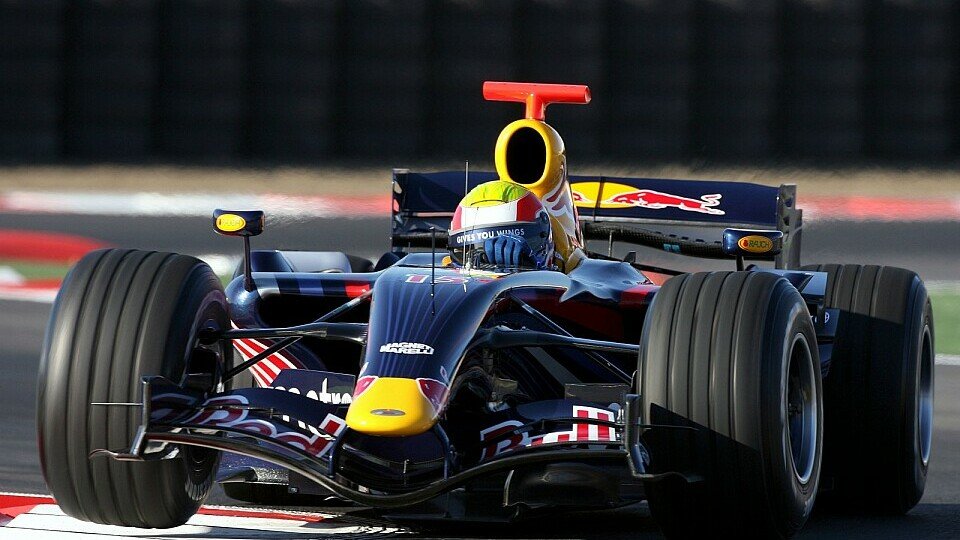 Die Red Bull-Piloten sind mit dem neuen Layout in Barcelona nicht ganz glücklich, Foto: Sutton
