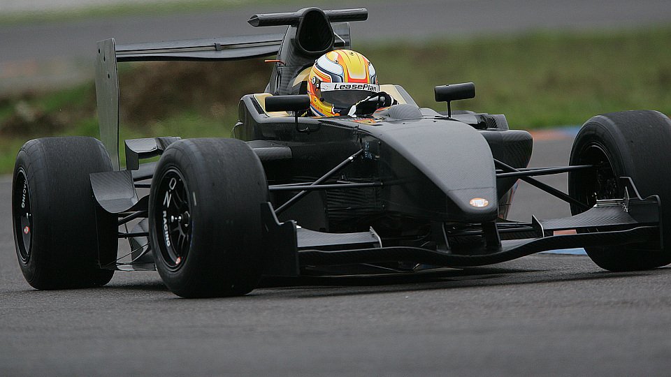 Pantano ist begeistert von seinem neuen Auto, Foto: Formula Masters