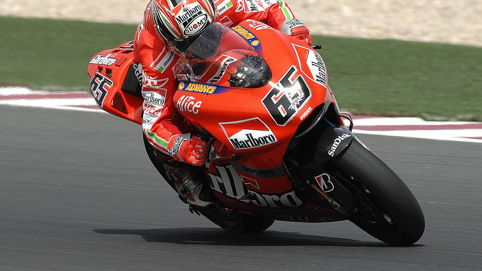 Bei Loris Capirossi lief es nicht sofort nach Wunsch, Foto: Ducati