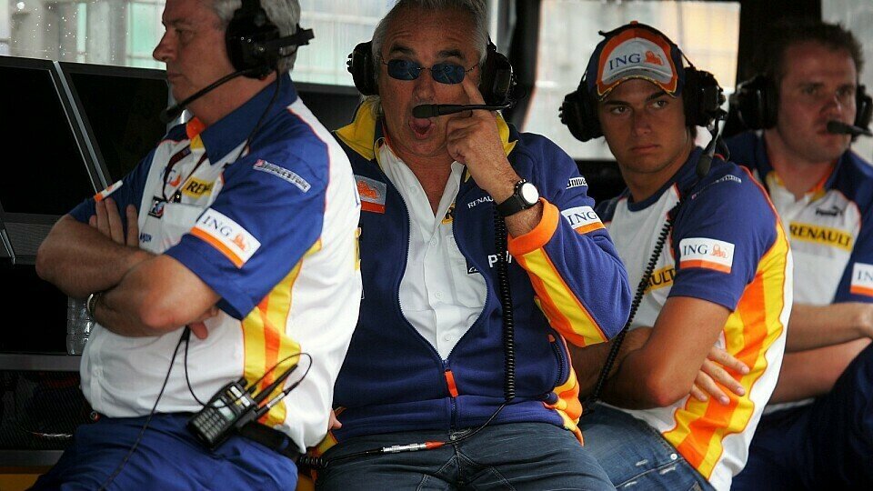 Flavio Briatore wähnt sein Team nahe bei Ferrari, Foto: Sutton