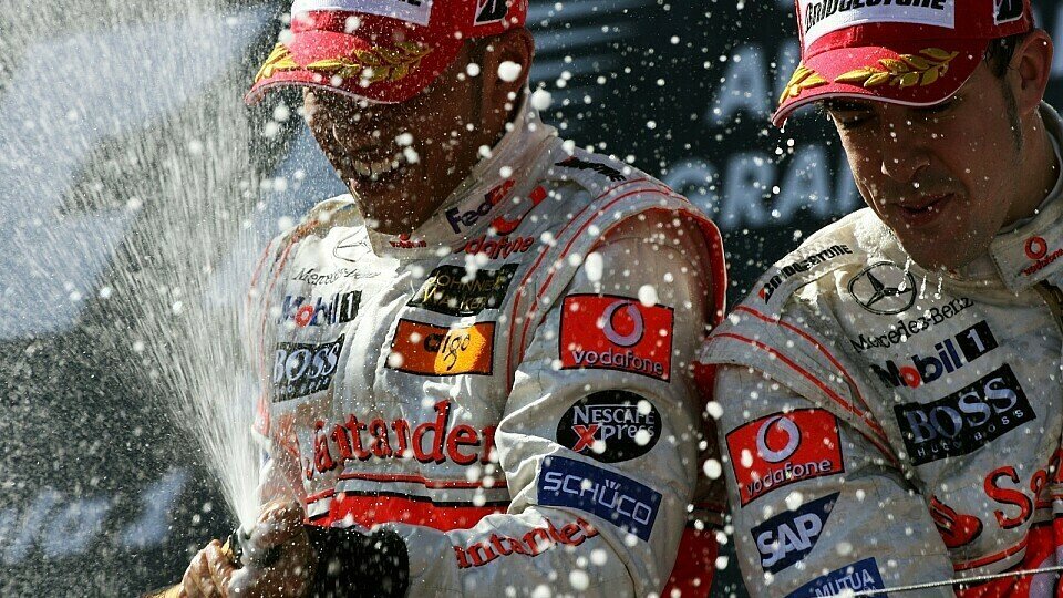 Fernando Alonso und Lewis Hamilton hatten Grund zu feiern, Foto: Sutton
