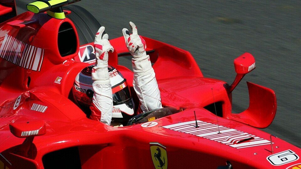 Kimi jubelte über seinen ersten Sieg in Rot., Foto: Sutton