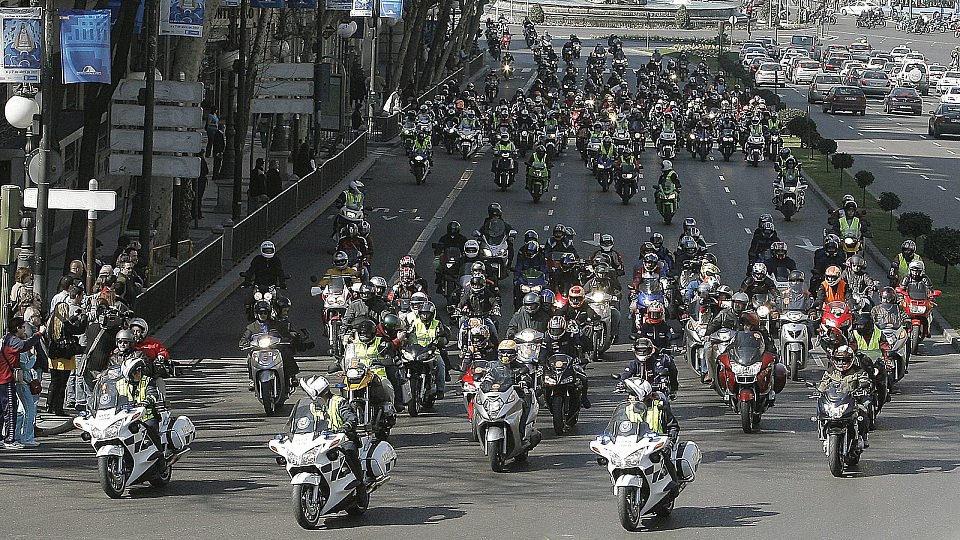 Viele wollten mit Dani Pedrosa und Nicky Hayden im Konvoi fahren, Foto: Repsol YPF