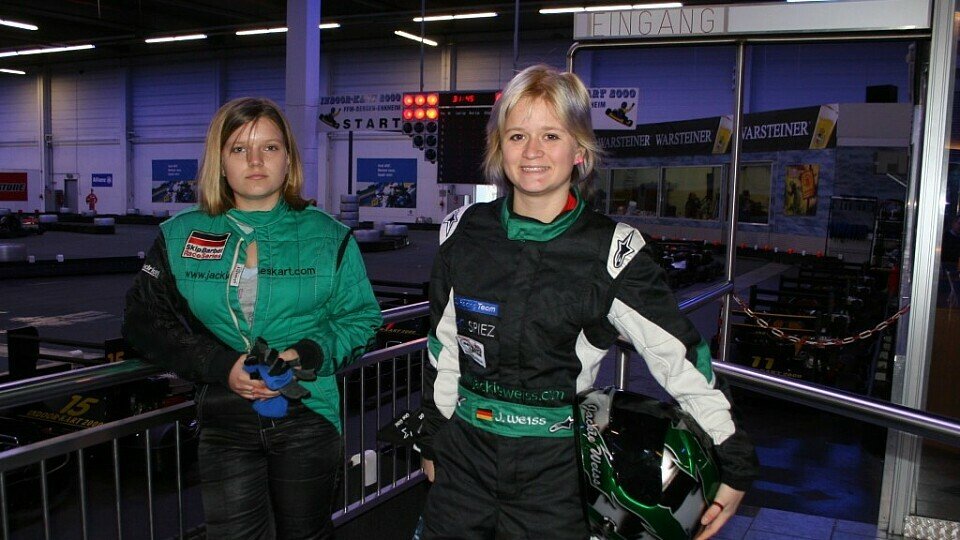 Jackie (rechts) mit ihrer Schwester Desiree, Foto: Weiss Jackie (rechts) mit ihrer Schwester Desiree, Foto: Weiss
