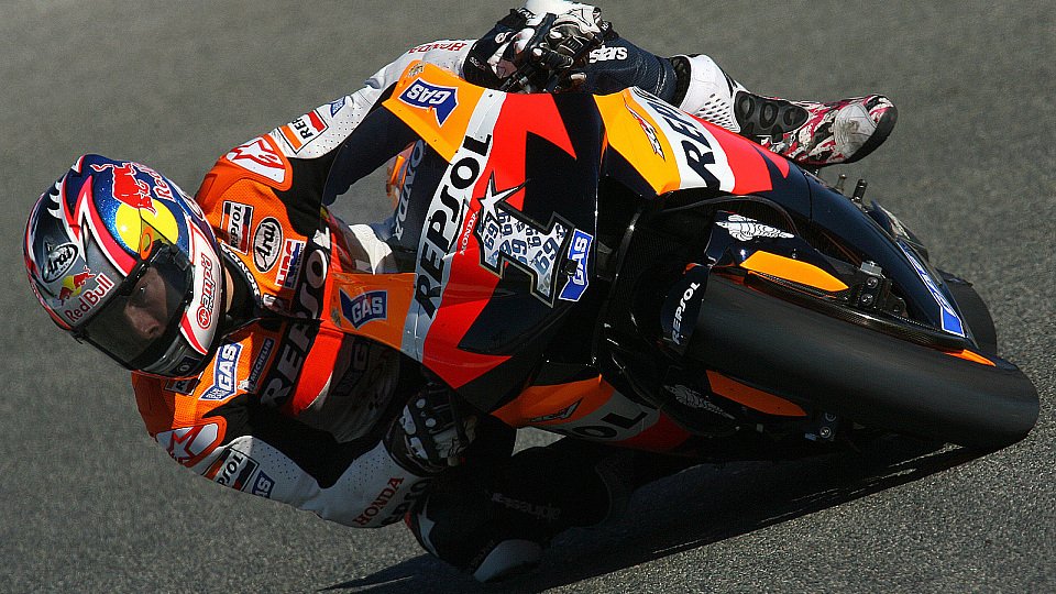 Nicky Hayden ist nach wie vor mit Verbesserungen beschäftigt, Foto: Repsol YPF