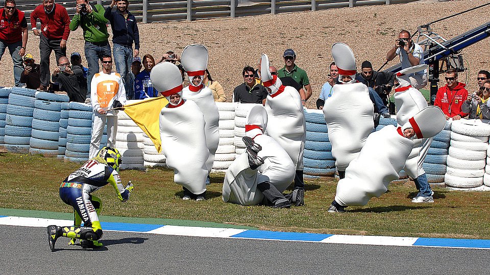 Valentino Rossi ist auch beim Feiern einzigartig, Foto: Yamaha