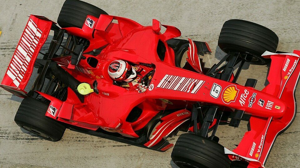 Ein Wasserleck am Motor macht Kimi Räikkönen zu schaffen., Foto: Hartley/Sutton