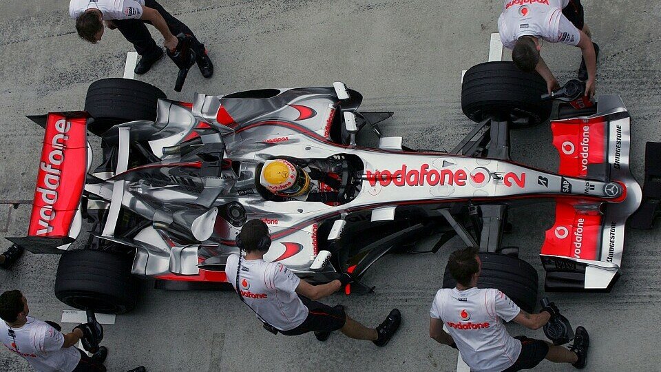 Vierfacher Durchblick: Lewis Hamilton testete vier Rückspiegel., Foto: Hartley/Sutton