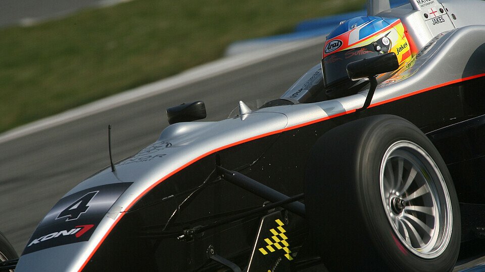 James Jakes holt sich den ersten Startplatz, Foto: F3EuroSeries James Jakes holt sich den ersten Startplatz, Foto: F3EuroSeries