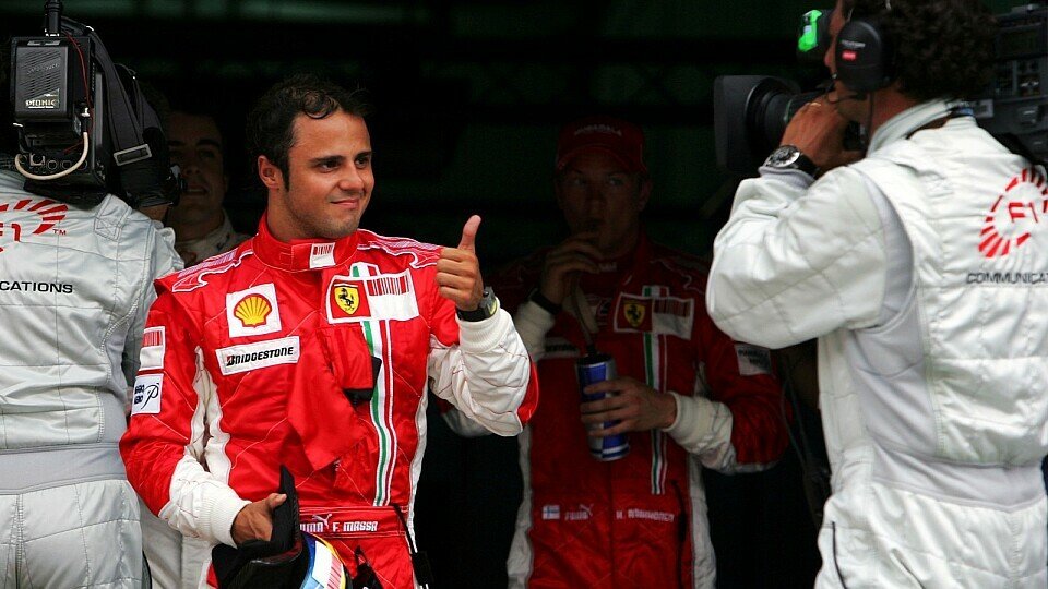 Daumen hoch: Felipe Massa nach dem Qualifying., Foto: Sutton
