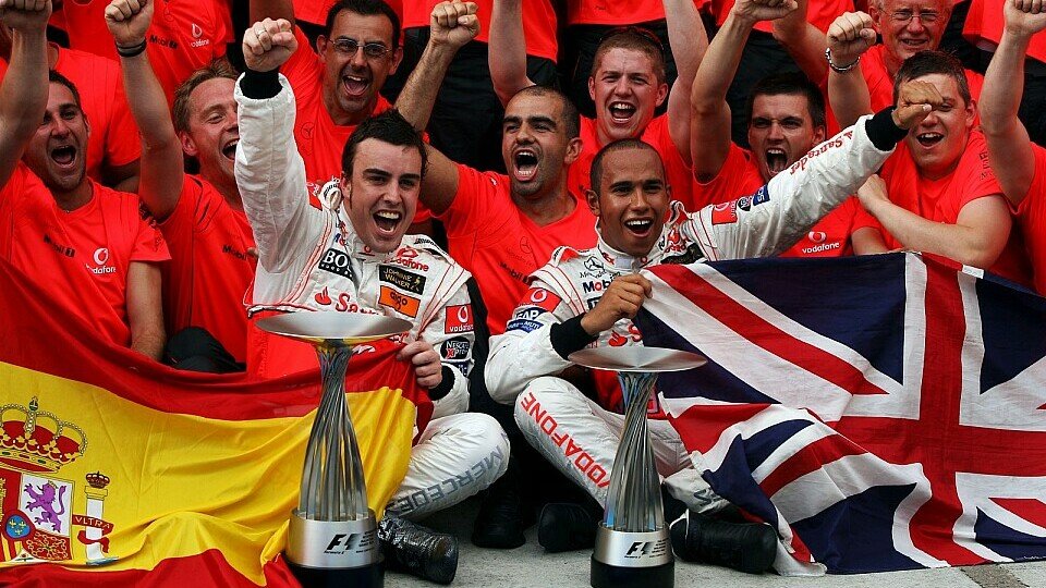 Fernando Alonso könnte sich Lewis Hamilton wieder als Teamkollegen vorstellen, Foto: Sutton