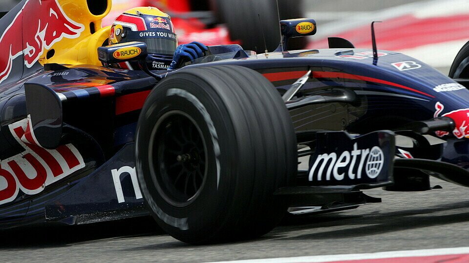 Mark Webber muss im Qualifying wieder alles aus sich und dem Auto herausholen., Foto: Sutton
