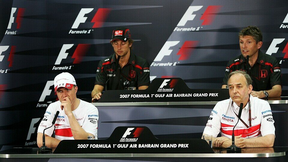 Zur FIA-Gruppentherapie geladen: Jenson Button und Nick Fry von Honda sowie Ralf Schumacher und John Howett von Toyota., Foto: Sutton