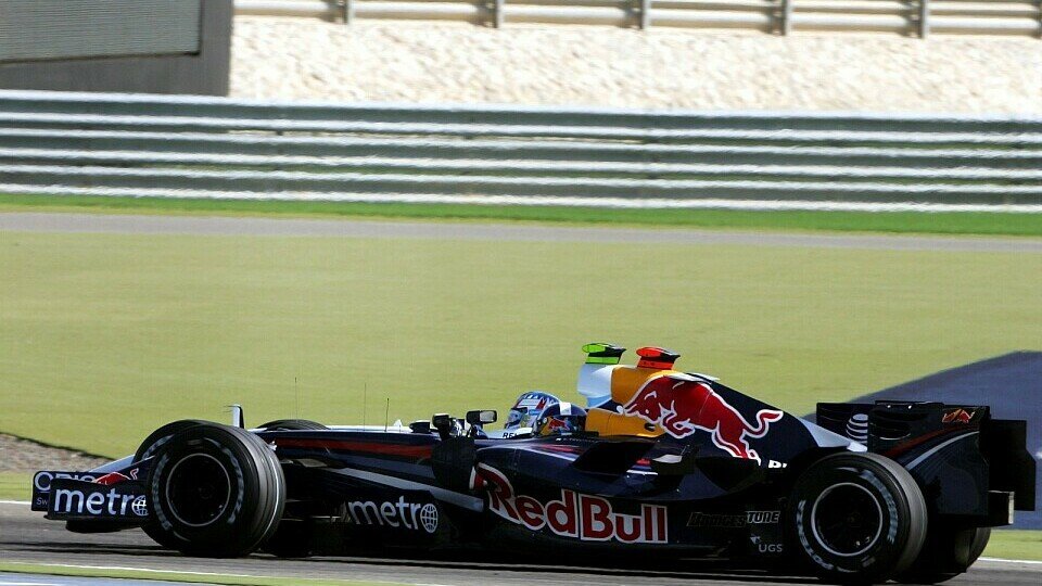 Mark Webber darf nach seinem Ausfall in Bahrain einen neuen Motor verwenden, Foto: Sutton