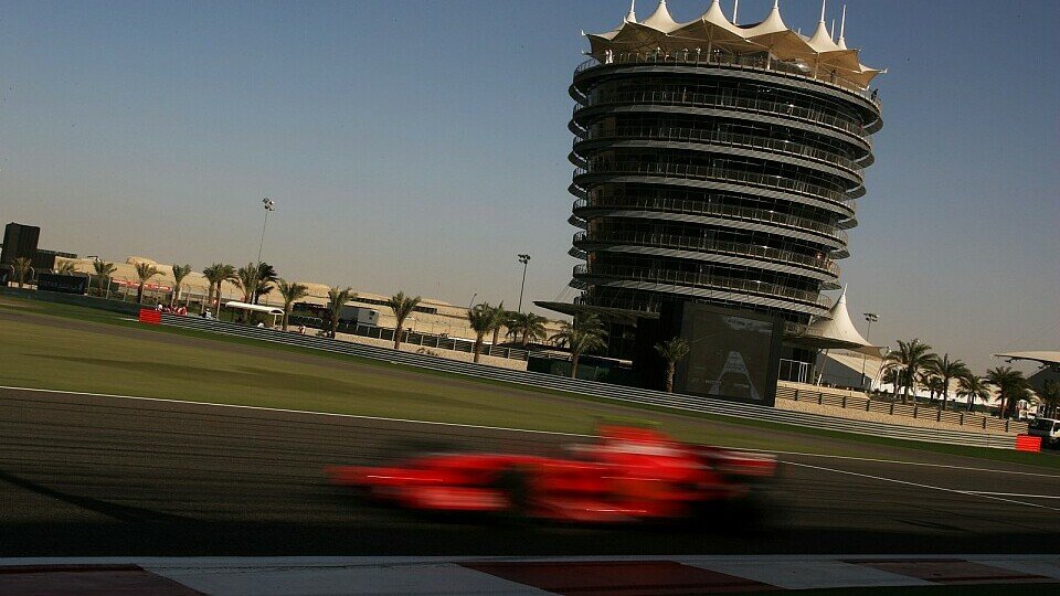 Ziemlich alleine war Ferrari heute in Bahrain unterwegs, Foto: Sutton