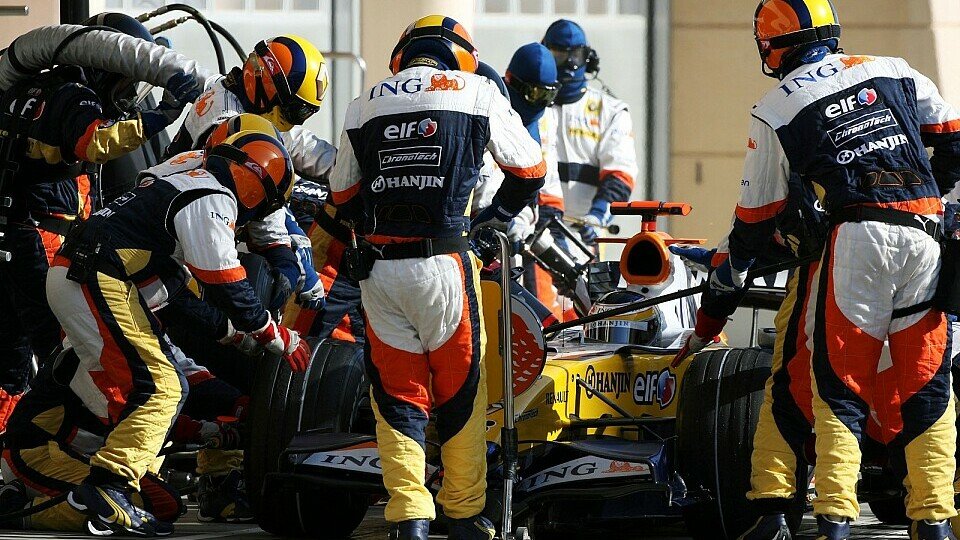 Giancarlo Fisichella empfindet den Renault als ziemliche Baustelle, Foto: Sutton