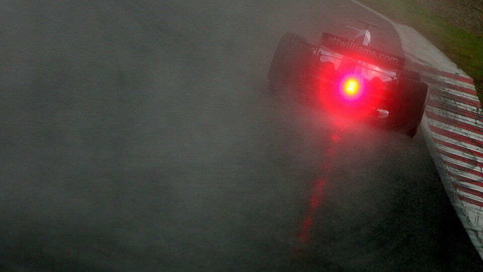 Dunkel und nass war es auf dem Circuit de Catalunya., Foto: Sutton