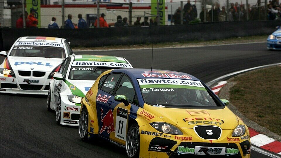 Gabriele Tarquini im Kampf gegen die BMW, Foto: Sutton