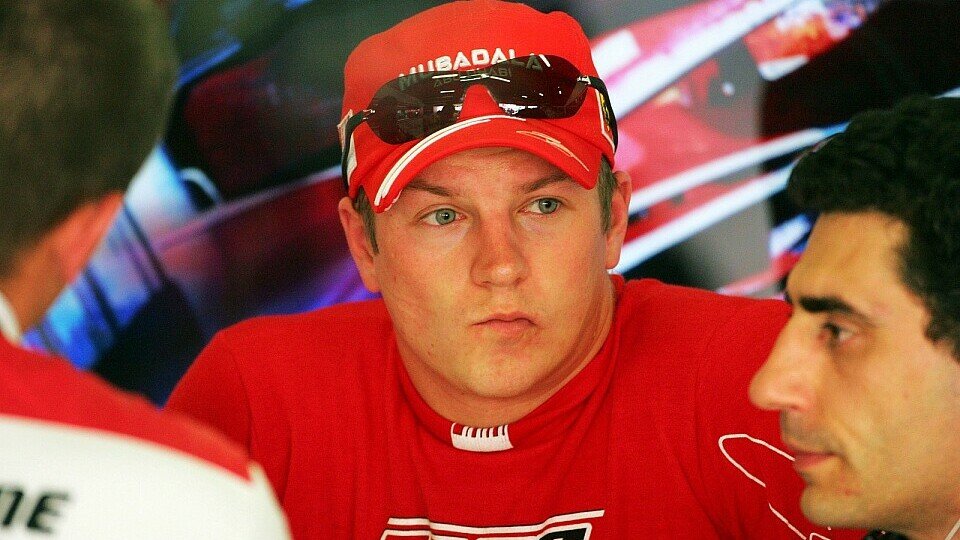 Kimi Räikkönen hat für Jackie Stewart zu viele andere Dinge im Kopf., Foto: Sutton