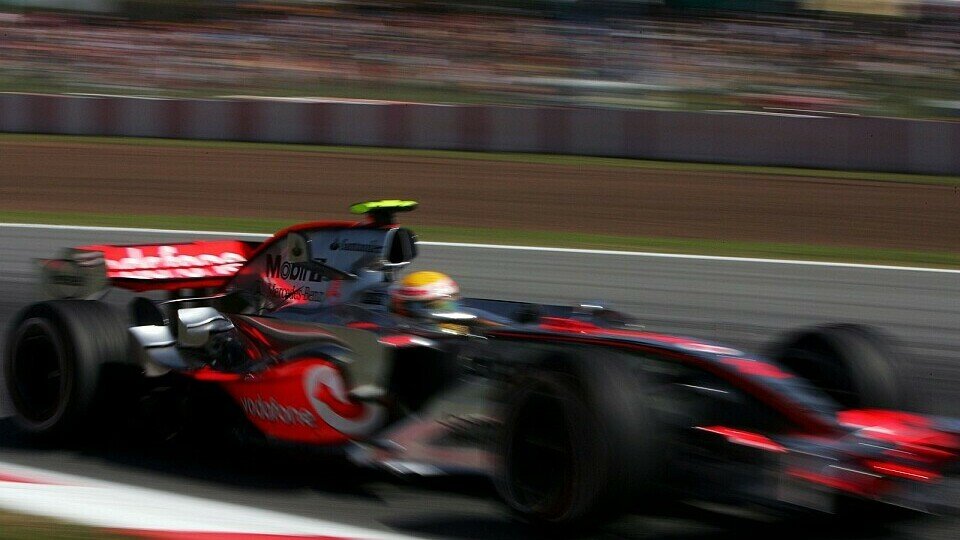 Lewis Hamilton mischt weiter vorne mit - schlägt heute seine große Stunde?, Foto: Sutton
