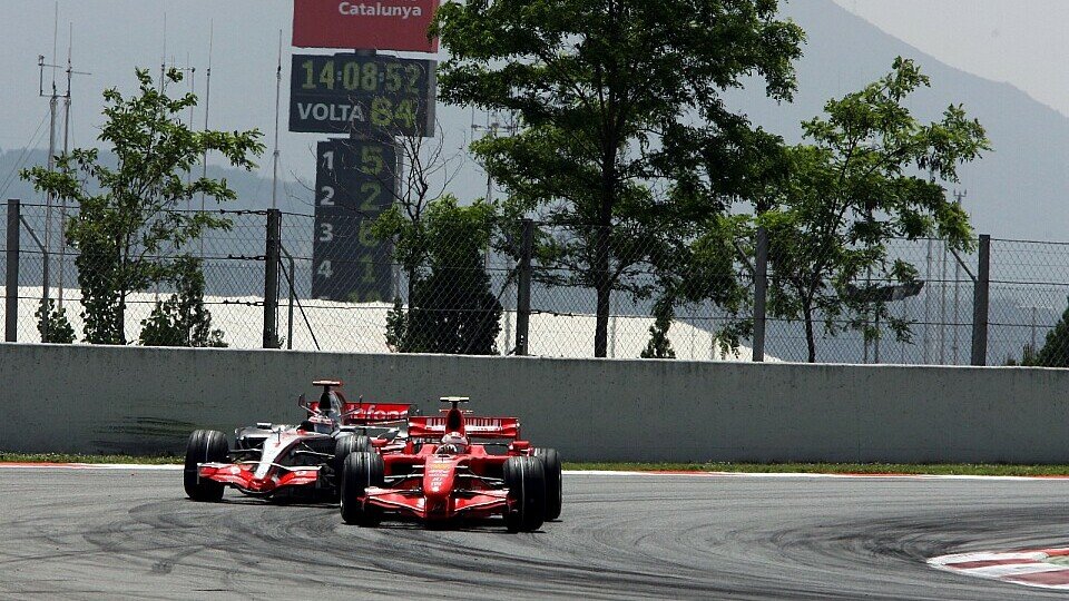 Kimi Räikkönen und Fernando Alonso müssen sich beide für die neuen Reifen umstellen, Foto: Sutton