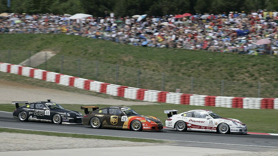Es geht eng zu, Foto: Porsche Es geht eng zu, Foto: Porsche