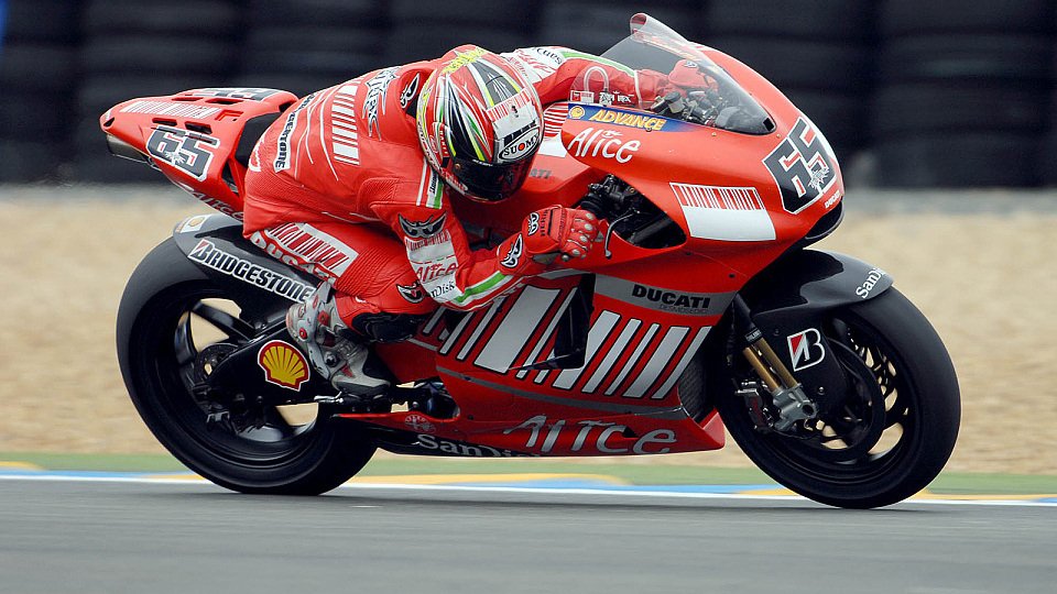 Loris Capirossi fühlt sich mit der neuen Motorspezifikation um einiges wohler, Foto: Ducati
