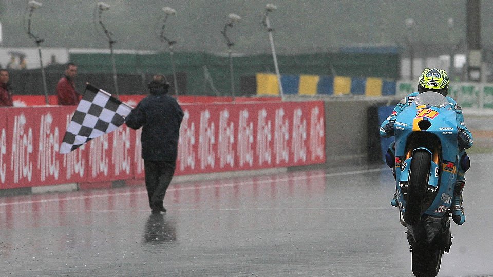 Für Chris Vermeulen ist sein erster Sieg schon wieder Vergangenheit, Foto: Rizla Suzuki