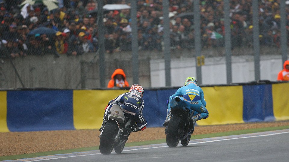 Im Kampf gegen Chris Vermeulen vermied Marco Melandri unnötige Risiken, Foto: Rizla Suzuki