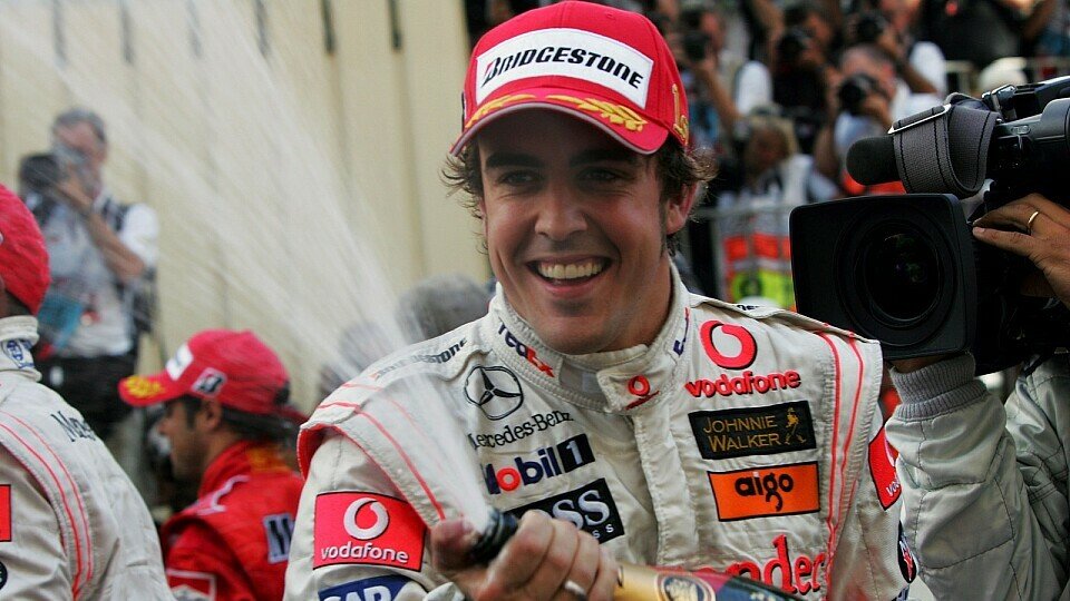 Grund zum Feiern: Alonso und Hamilton fuhren allen davon., Foto: Sutton
