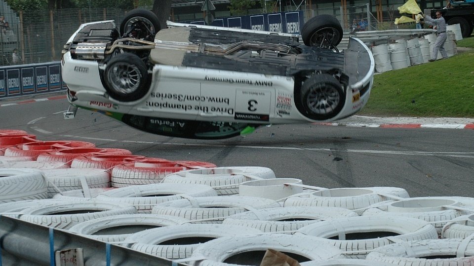 Augusto Farfus bei seiner Flugeinlage, Foto: FIA Augusto Farfus bei seiner Flugeinlage, Foto: FIA