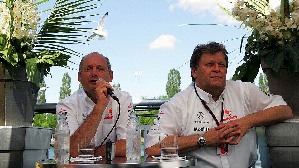 Für Norbert Haug die Gleichbehandlung der Fahrer bei McLaren eine gute Sache, Foto: Sutton