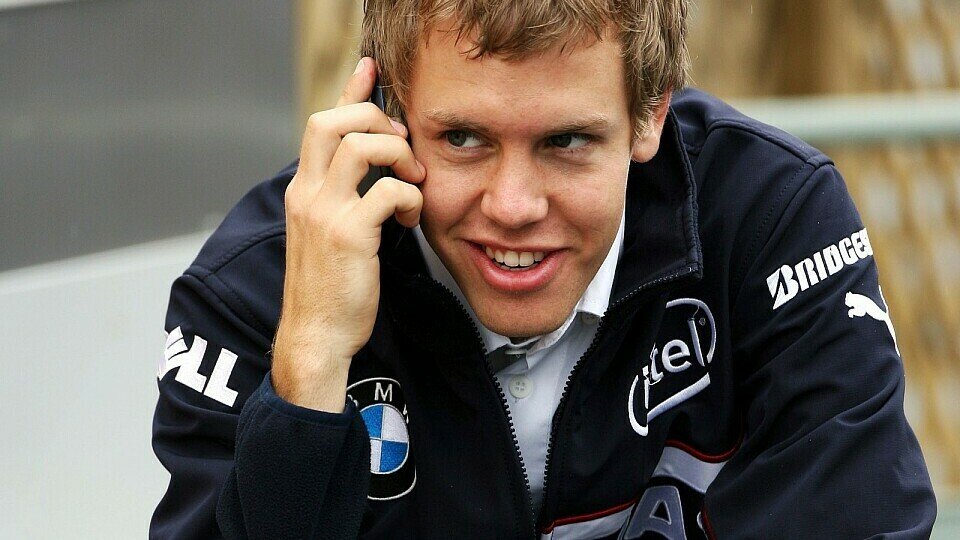 Glück gehabt: Sebastian hat ein kompliziertes Anrufannahmeauswahlverfahren., Foto: Sutton Glück gehabt: Sebastian hat ein kompliziertes Anrufannahmeauswahlverfahren., Foto: Sutton