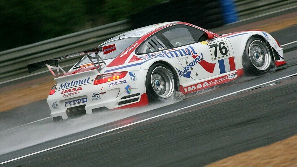 Der Porsche mit der Nummer 76 gewann die GT2-Klasse, Foto: Sutton