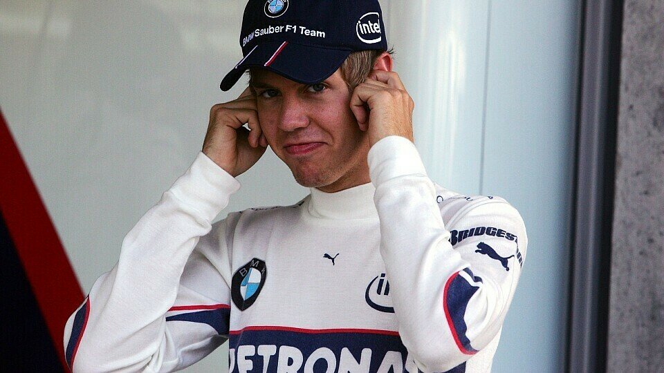 Kann Sebastian Vettel glauben, was er da hört?, Foto: Sutton