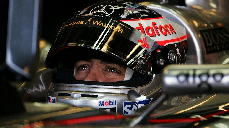 Fernando Alonso blickt auf die bevorstehende Saison, Foto: Sutton