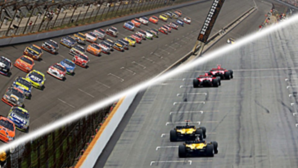 Volles Feld, volle Action - Minifeld, keine Action - NASCAR vs. F1., Foto: Sutton (Fotomontage)